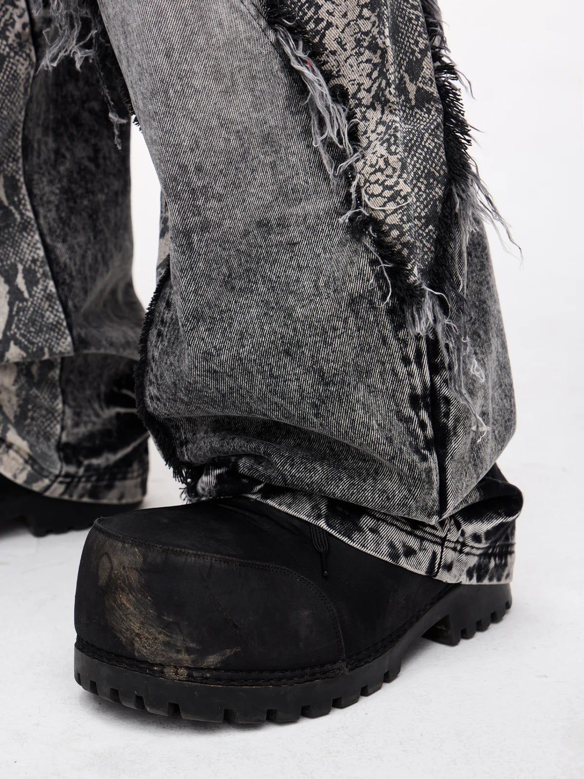 Peoplesense Raw-edge Snake Print Baggy Jeans